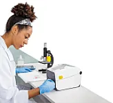 Zebra ZD411, 8 Punkte/mm (203dpi), RTC, EPLII, ZPLII, USB, USB-Host, BT, WLAN, weiß